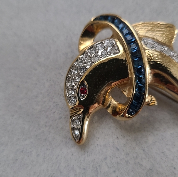 Fifth Avenue Collection of Jewellery, Dolphin Pin - Picture 7 of 7